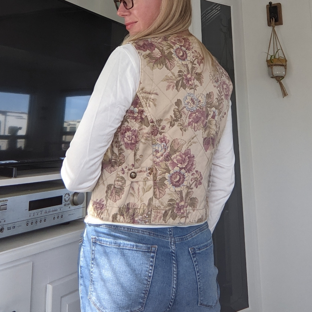 Liz Wear vintage quilted floral vest - Picture 3 of 9